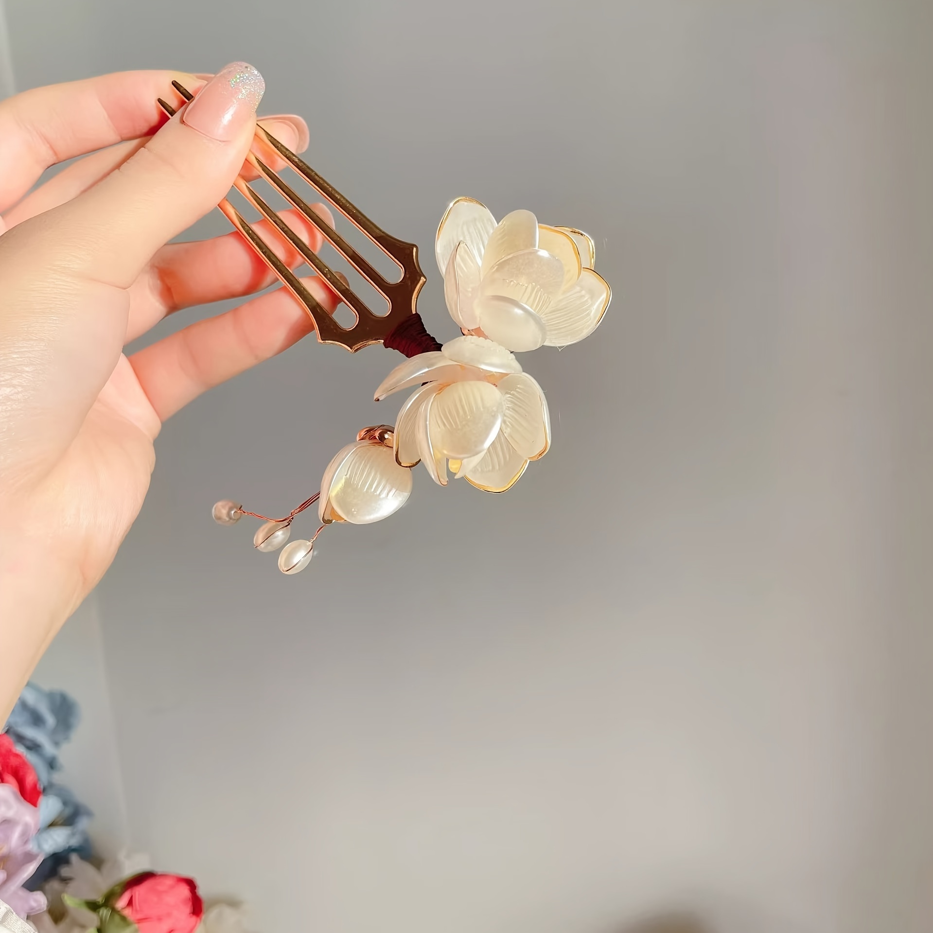 Tech Accessories For Women - 中国風シェルマグノリアフラワーヘアコーム、パールタッセル付き、ヴィンテージゴールド四歯ヘアフォーク、漢服ウェディング写真撮影用ヘアアクセサリー（女性用）