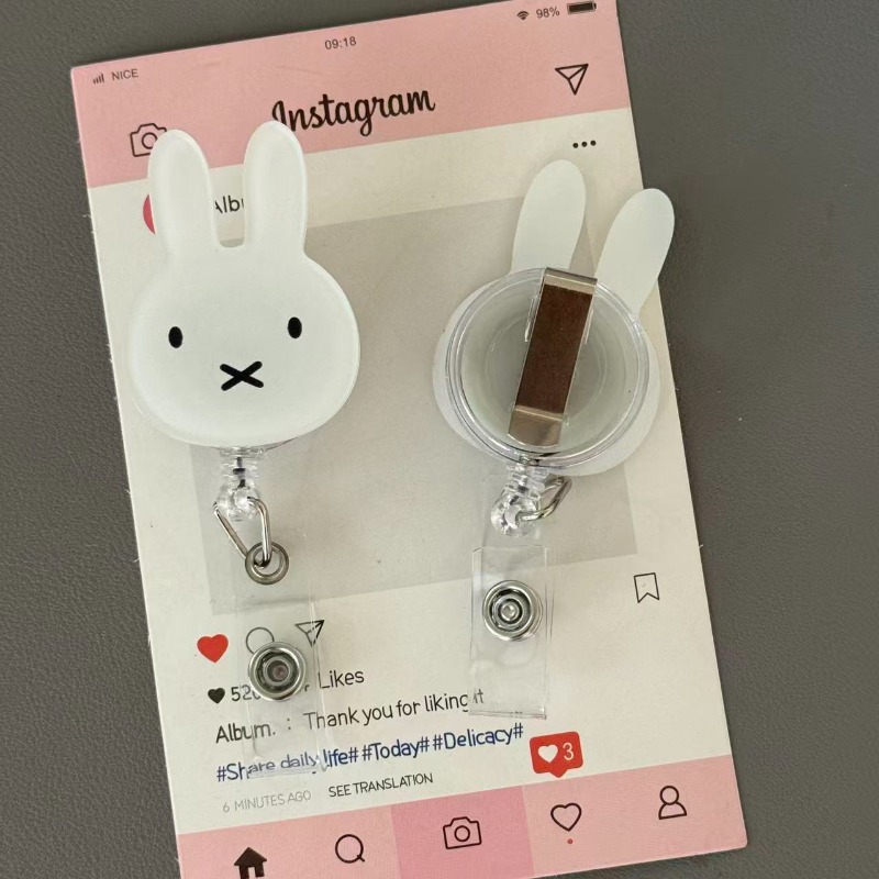 かわいいミッフィーIDバッジホルダー、リール式、キュートな漫 - Kawaii Tech Accessories のレビューと価格