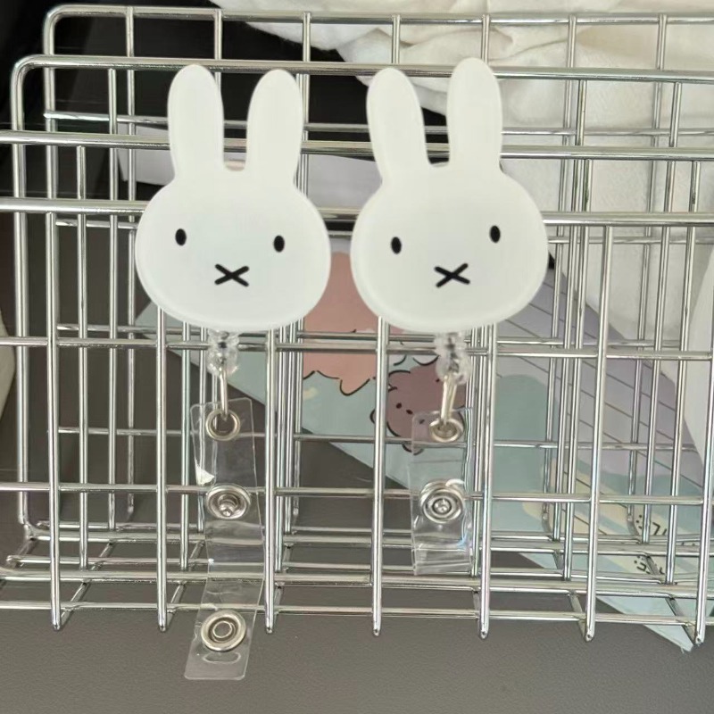 かわいいミッフィーIDバッジホルダー、リール式、キュートな漫 - Kawaii Tech Accessories のレビューと価格