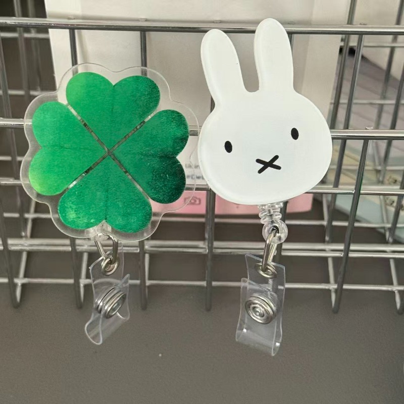 かわいいミッフィーIDバッジホルダー、リール式、キュートな漫 - Kawaii Tech Accessories のレビューと価格