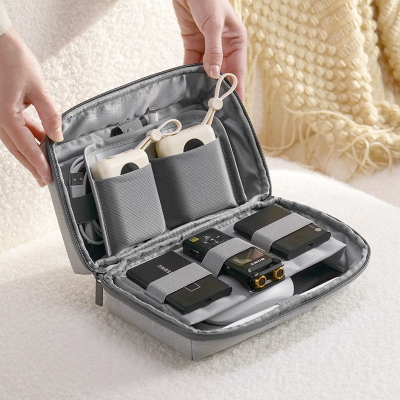 電子機器オーガナイザー トラベルケース、防水トラベルバッグ  - Tech Accessories Travel Case のレビューと価格